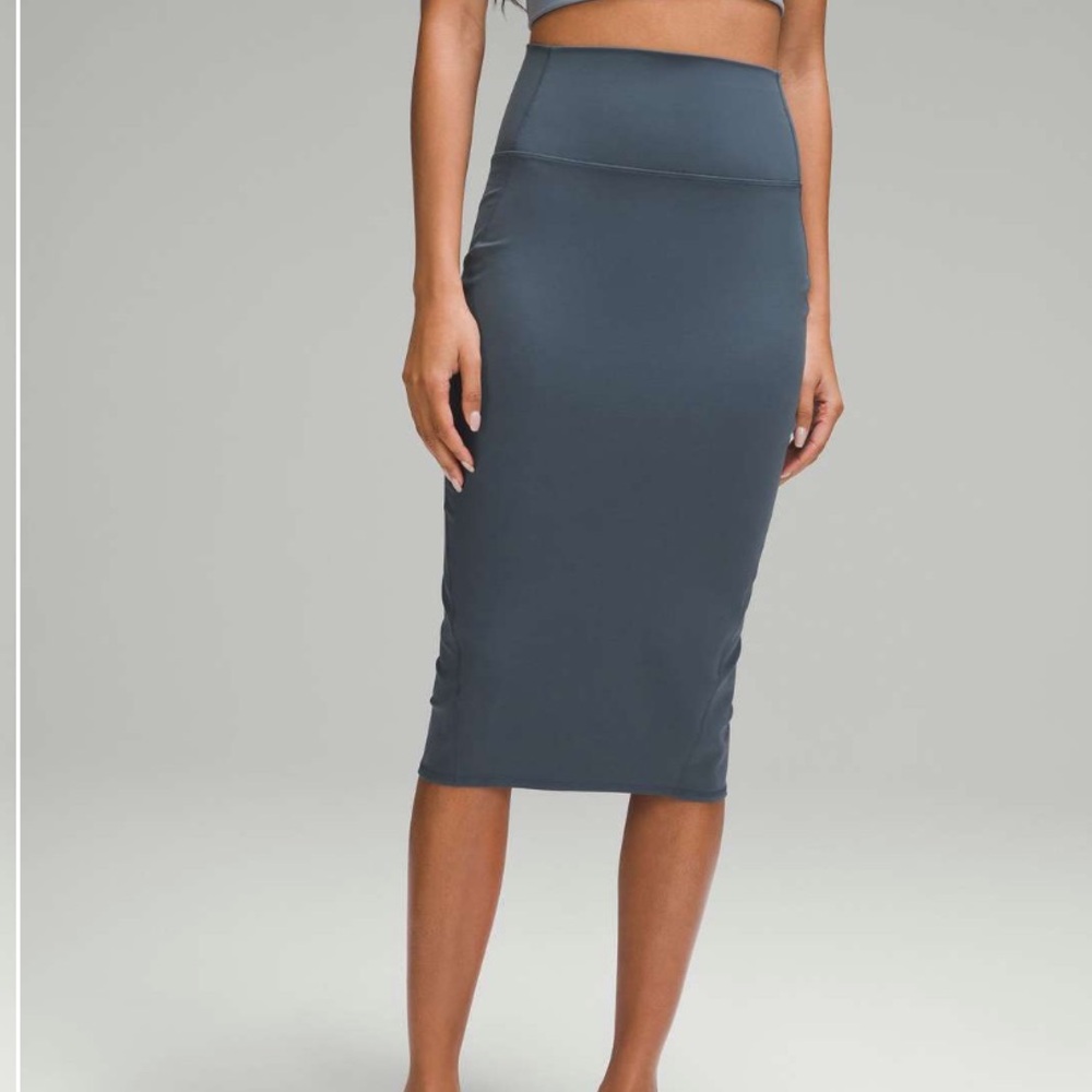 Lululemon Nulu Slim-Fit High-Rise Skirt Iron Blue Size 12 - Picture 2 of 7